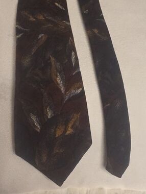 Preswick & Moore Imported WoolChallis From Italy Brown and Gold Leaf-Pattern Tie